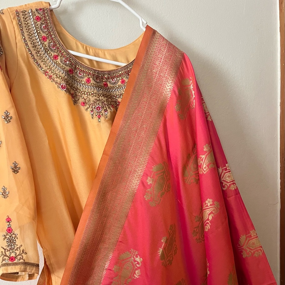 Indian salwar kameez